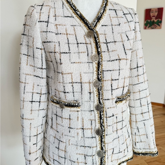 CHANEL White and Black Tweed Blazer 2017 - Picture 4 of 15